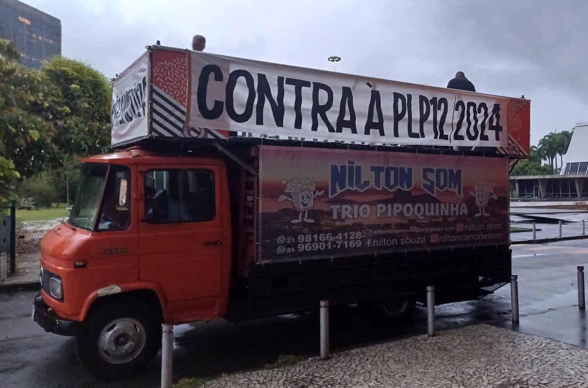 rafaelmapu12's tweet photo. 🚨 PROTESTO DE MOTORISTAS DE APP
Os motoristas trafegam lentamente pelo município do Rio de Janeiro para protestar contra PLP12/2024. #uber #app99 #indriver https://t.co/BmucK5DtJI