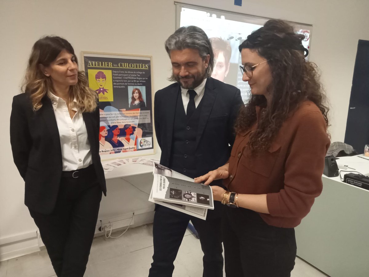 #EgaliteFillesGarcons | Depuis 3 ans, le collège Henri Tomasi mène un atelier nommé "Les culottées". Ce nom est inspiré de la BD du même nom de <a href="/PenelopeB/">Pélénope Bagieu</a> qui retrace des portraits de femmes au destin remarquable. Ce matin, élèves et équipes ont présenté leurs travaux au recteur.