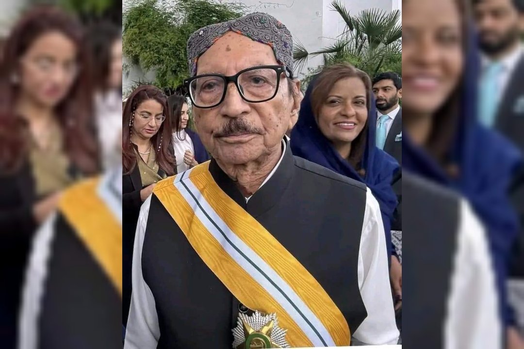parh_lu_amna's tweet photo. Qayam Ali Shah sahab ko bilawaja itni dair zinda rehne par Sitaar e imtiaz se nawaz dya gya 😂 https://t.co/jGuHz7stw4