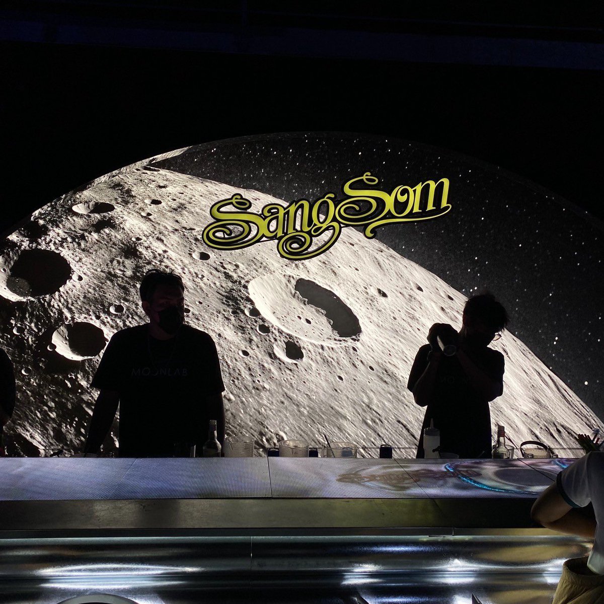 SangSom MOONLAB
พาไปทัวร์ Art Landmark ที่สุดของปี! สัมผัส Experience แบบจัดเต็ม ภายใต้คอนเซ็ปต์ ESCAPE TO THE MOON "มิติลี้รัก ที่จะพาคุณหนีรักไปพักบนดวงจันทร์" ตลอด 10 วัน 10 คืน ใครไม่ได้ไปงานนี้บอกเลยว่าพลาดสุดและเสียดายมากๆ ครั้งหน้าต้องไม่พลาดแล้ว
#SangSom #MOONLAB