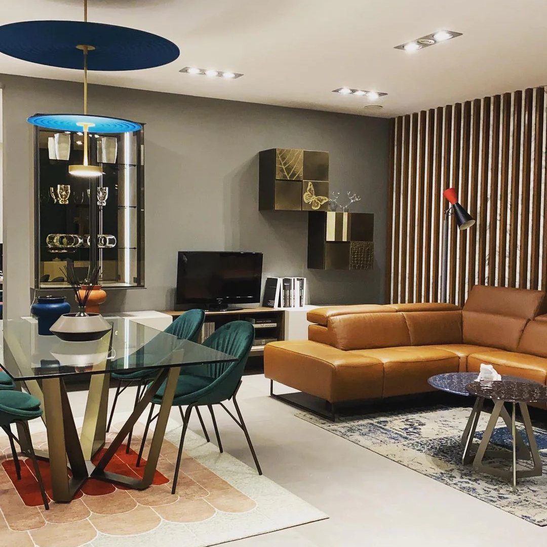 mooijane_com's tweet photo. The colored discs, in matching or contrasting colors, give life to ever-changing configurations, to be suspended from the ceiling, in order to absorb noise and enjoy silence.
https://t.co/x9zCH1MQjV

#interiordecor #vogueinteriors #lightingdesign #interiorblink #interior #design https://t.co/775eRy8rrJ