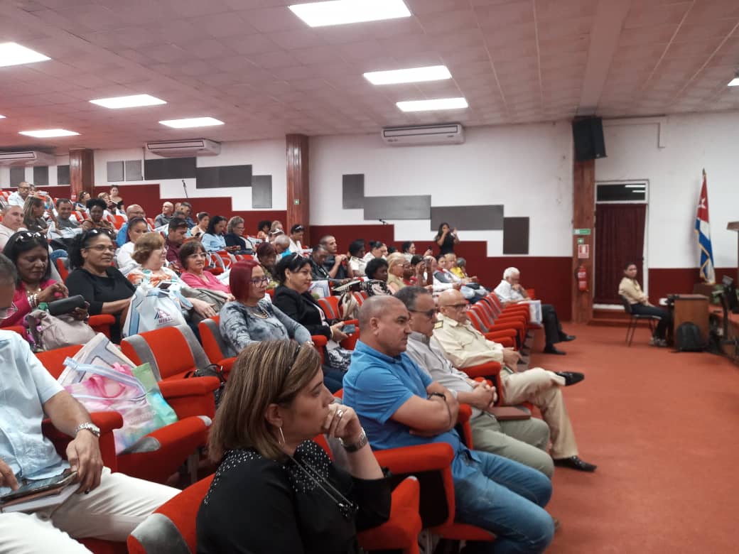Apertura el Ministro de la Industria Alimentaria @AlbertoLopezcu el Segundo Taller Nacional de Calidad y Tecnología Minal 2024.##MinalXCuba.