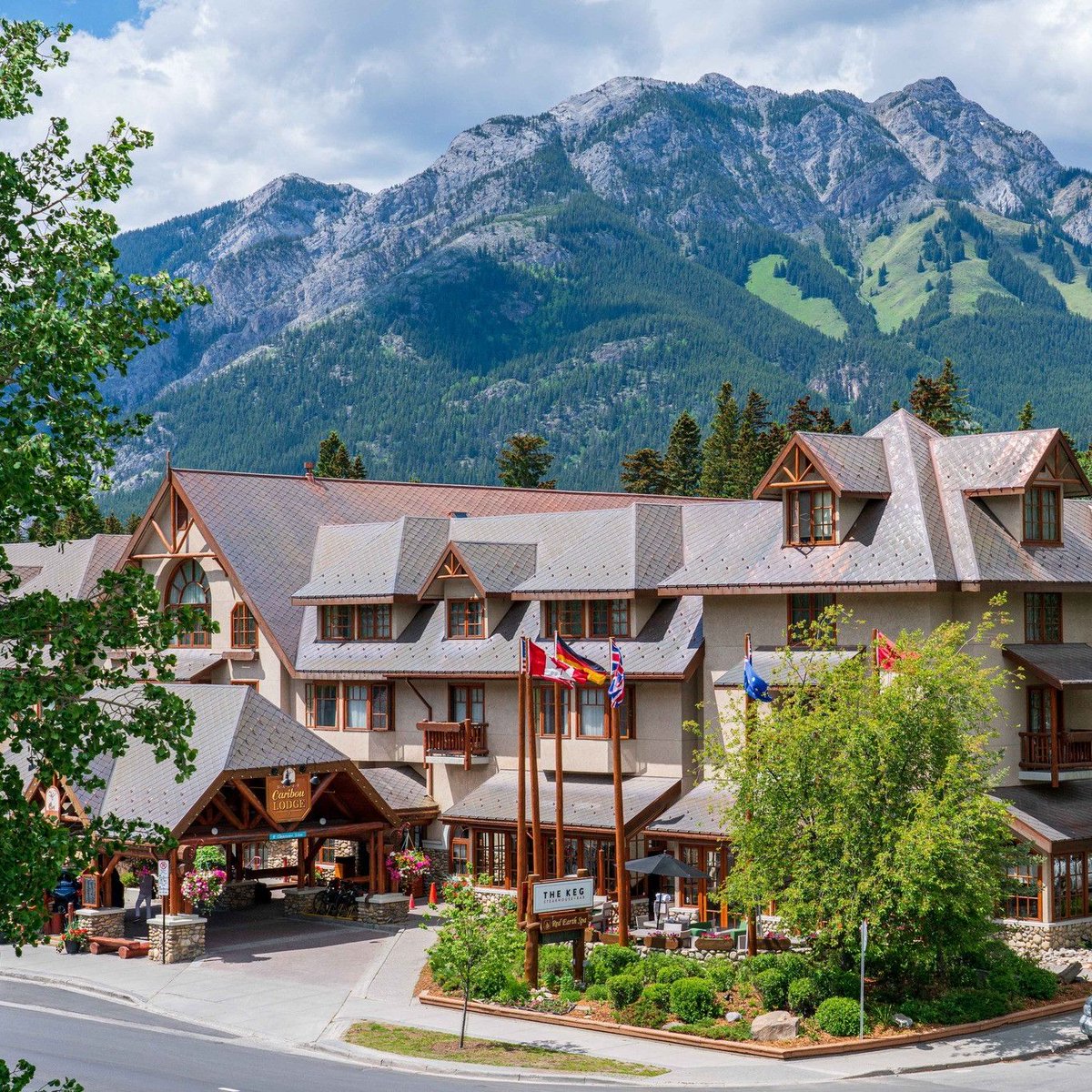 Take on the Canadian Rockies from your GayTravel Approved suite at Banff Caribou Lodge & Spa. With its ideal location, you'll be in close proximity to all things LGBTQ+ friendly including the renowned Banff Avenue: gaytravel.com/gay-friendly-h… #gaytravel