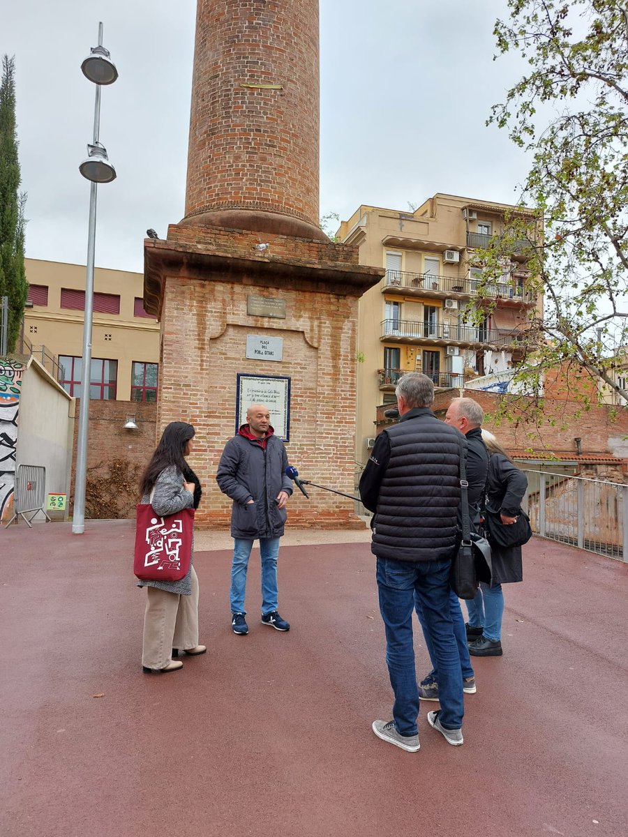 Avui hem grabat per una televisió Romaní d'Eslovenia el programa ‘So Vakeres?’ Traduït al català vol dir ‘Que ens dius?’.