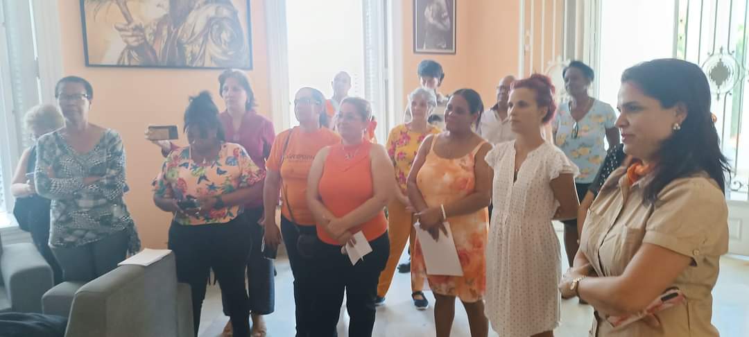 Recibimos en la sede de la Federación de Mujeres Cubanas a Cristina Simó Alcaraz Presidenta del Movimiento Democrático de Mujeres de España y parte de la directiva que desarrolla un programa de trabajo en nuestro país. 
#MujeresEnRevolución