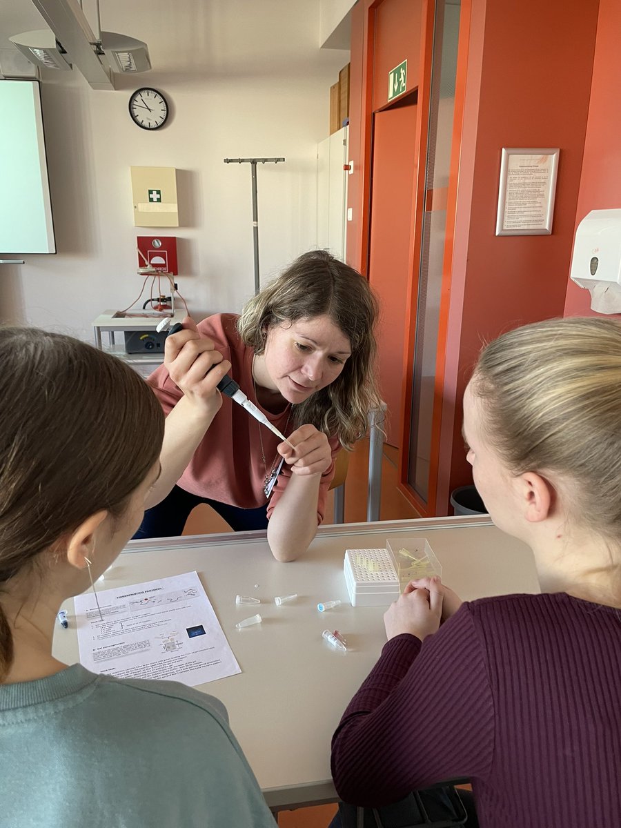science2school's tweet photo. Hooray, Henrike is back! 🥳 So nice to have one of our most experienced DNA fingerprinting experts around 🧬 @tudresden_de @mpicbg @CRTDpress @BCUBE_TUDresden @indrischek https://t.co/fzWRvdWxNq