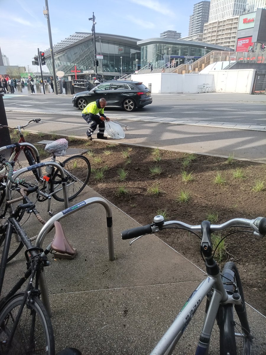 <a href="/NewhamLondon/">Newham London 💙</a>  great work done by these guys in cleaning up ,replanting and making this bedding look good , only for cyclists and pedestrians to destroy it in a few weeks why there's no access from the cycle lane to pedestrian area..