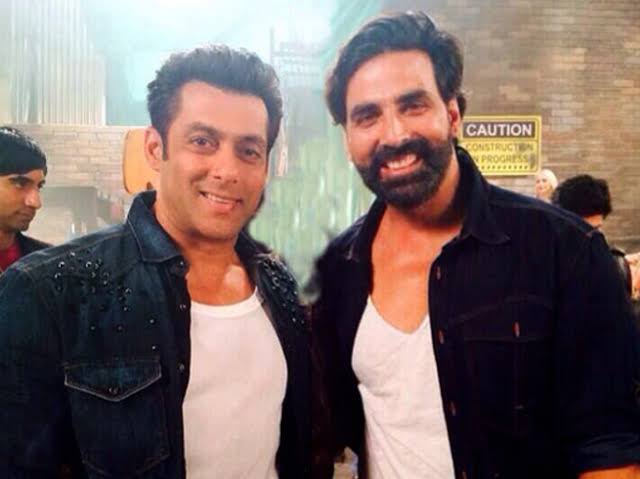 @akshaykumar @BeingSalmanKhan Salamat rahe dostana humara ♥️😍