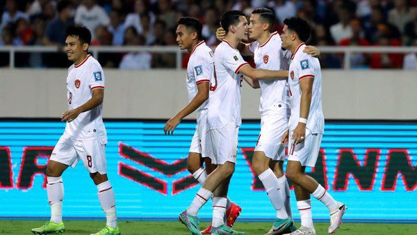 HISTORY REPEAT ITSELF!!!

2004: Vietnam 0-3 Indonesia
Venue: Hanoi
Lessy (pemain bertahan)
Boaz (winger)
Ilham (Striker)

2024: Vietnam 0-3 Indonesia
Venue: Hanoi
Idzes (pemain bertahan)
Ragnar (winger)
Sananta (striker)

Manyala🔥🔥🔥