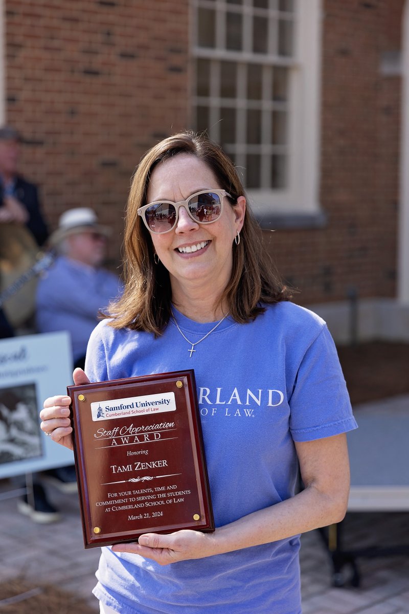 Each year, Samford University Cumberland School of Law announces faculty and staff award recipients. 👉Read more about the awards 🔗: samford.edu/law/news/2024/…