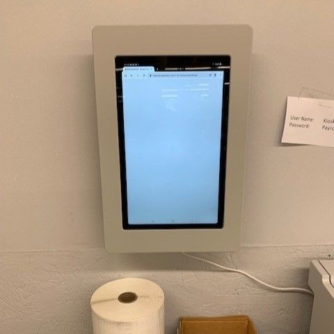 vidabox_kiosks's tweet image. Create a theft-deterrent time clock with our Tilting Wall Mount! #VidaBox #TimeClock #TabletMount #SamsungGalaxyMount