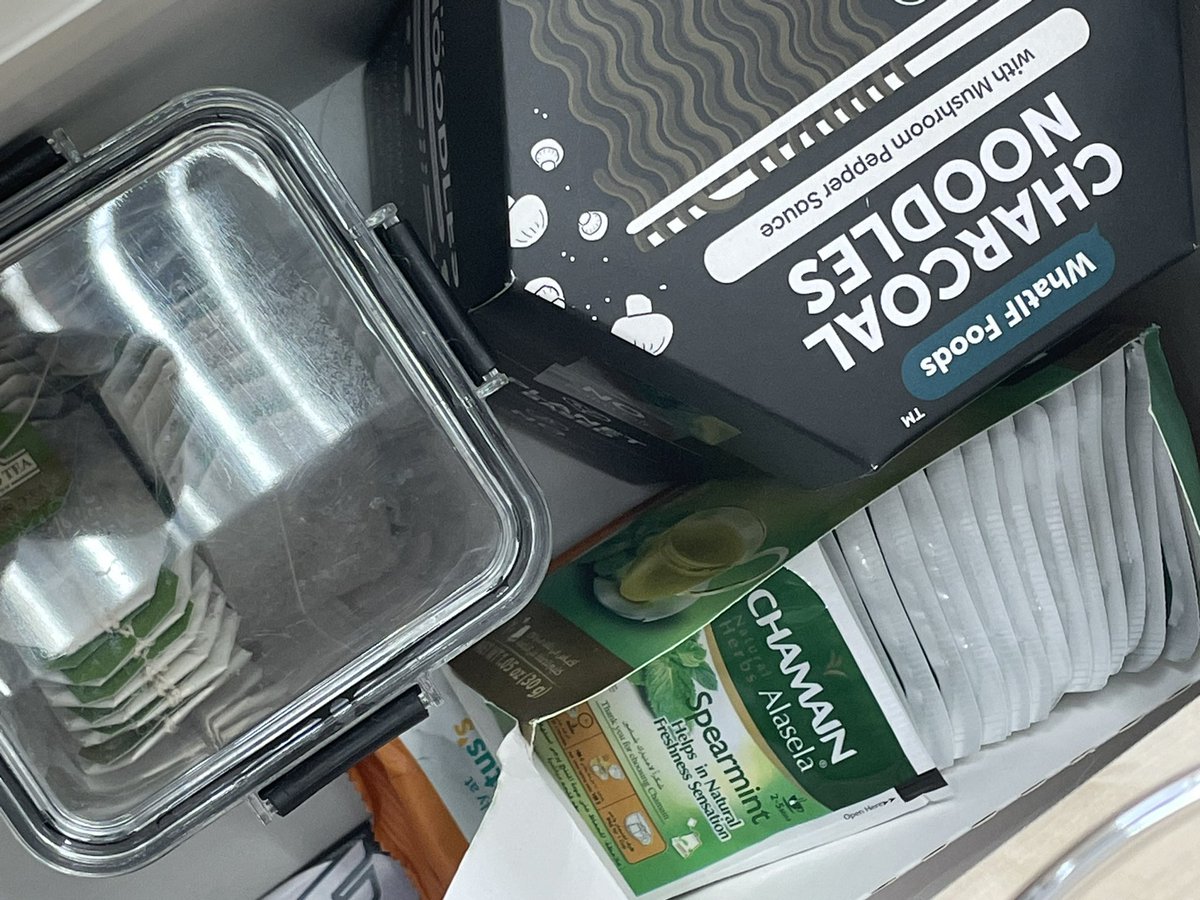 Banyaknya tea harini. I suka green tea and spearmint tea siap letak dalam drawer office 😋

🌷 Green tea (RM17.10 for 100 uncang) : shope.ee/1VbymbtzjF 
🌷 Spearmint tea (RM11.80 for 20 uncang)  : shope.ee/9A1PZj6NJL

#qiykongsiy