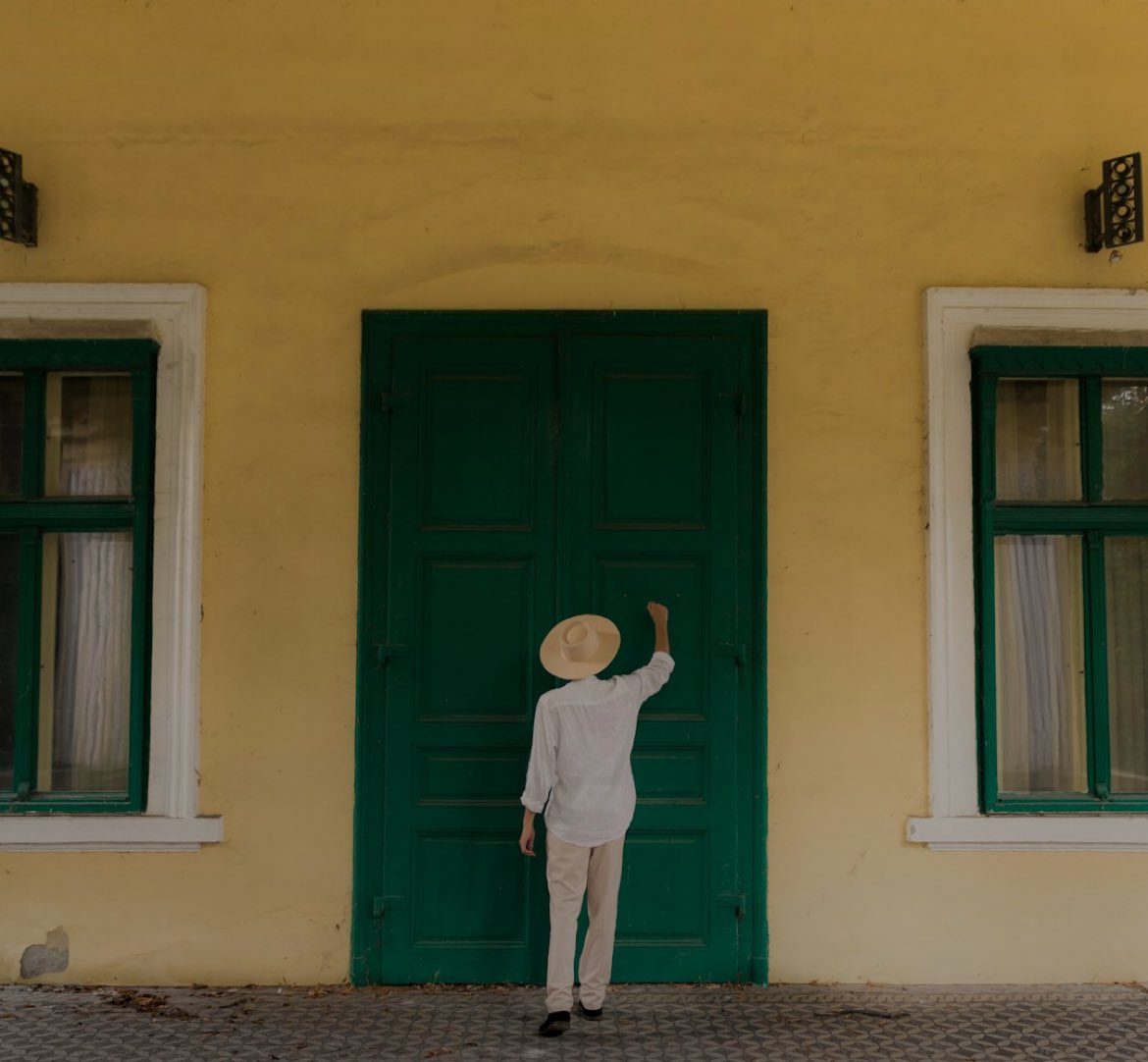 What is stopping you knocking on the door of change? #kensingtonhypnosis #makingadifference #getknocking #openthatdoor #changemakers #positivethinking #openthatdoor #hypnosisworksforme #stopoverthinking #whatsstoppingyou