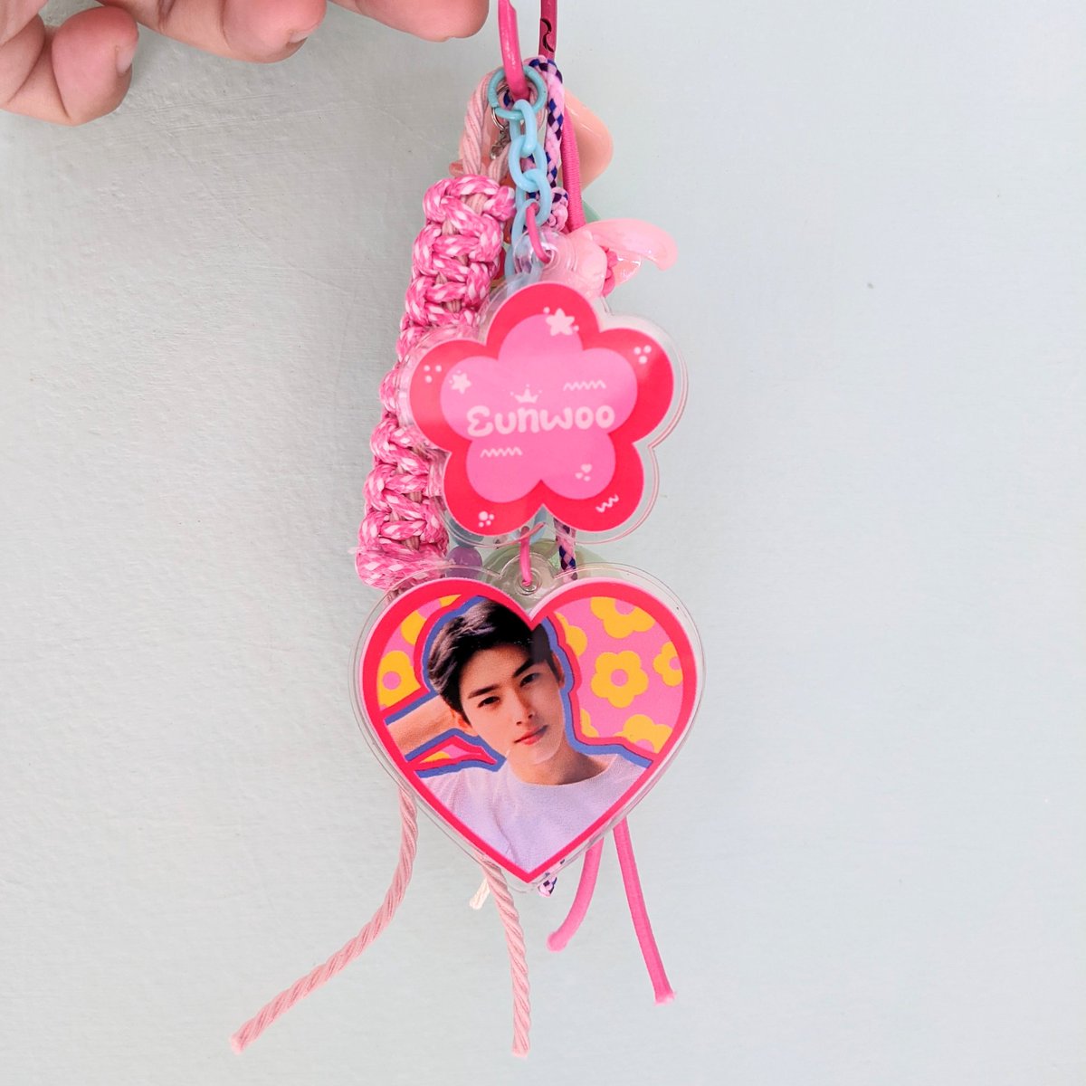 Singforbaestdio's tweet photo. Kali ini ada yang custom bag charm cha eunwoo https://t.co/8SAOkhAMbF