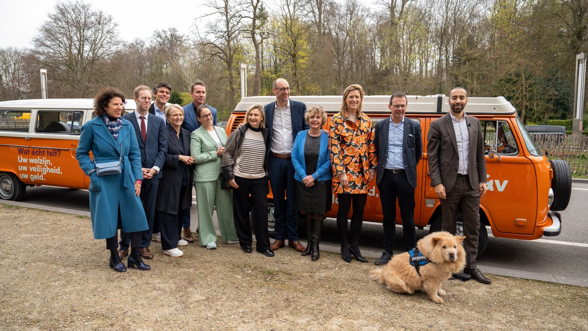 We verzamelden met alle lijsttrekkers van @cdenv om duidelijk te maken waar het deze campagne om draait: uw veiligheid, uw centen en uw welzijn. Ook in Brussel, want de Brusselaar verdient beter.