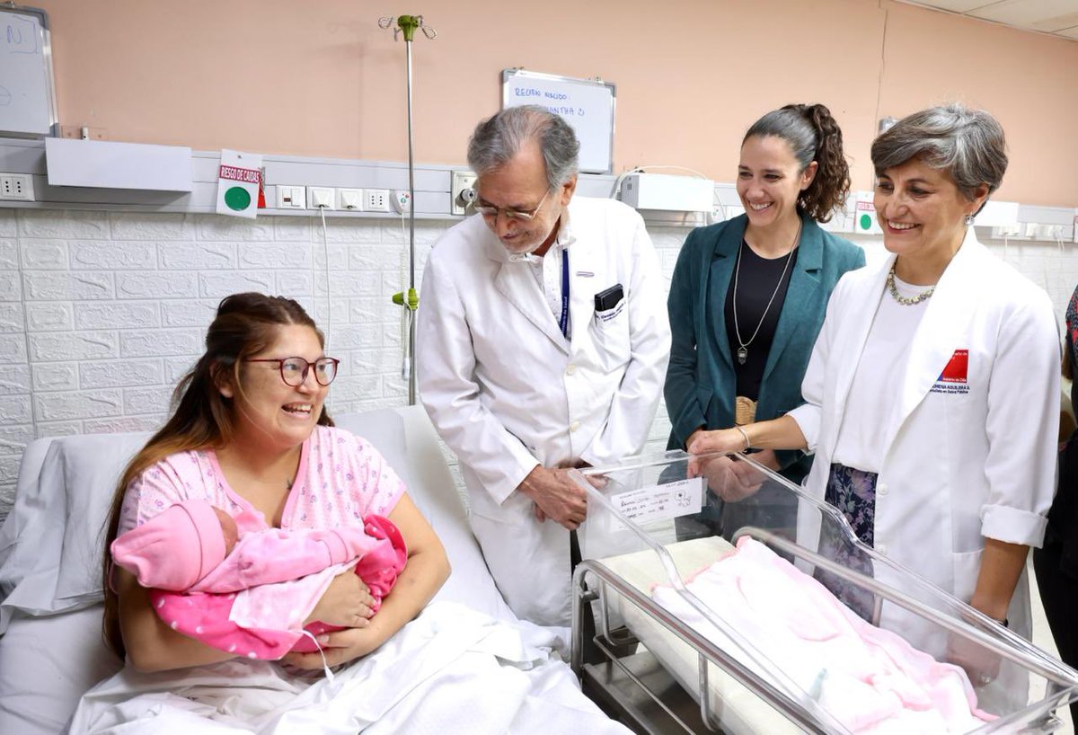 ¡Hoy es un día histórico! 👏🏼Samantha y Santiago son los primeros inmunizados con #Nirsevimab, el anticuerpo monoclonal que protege contra el Virus Respiratorio Sincicial. Desde abril, todos los recién nacidos hasta los 6 meses recibirán este medicamento de forma gratuita.