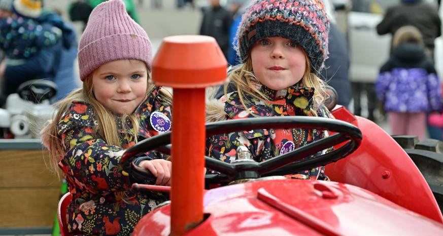 Looking for spring events for all the family? The search is over with Ashgate Hospice's Tractor Fest! But, if you fancy getting your diary organised with more #ChesterfieldEvents, there are plenty of others you can check out! chesterfield.co.uk/visiting/events #LoveChesterfield