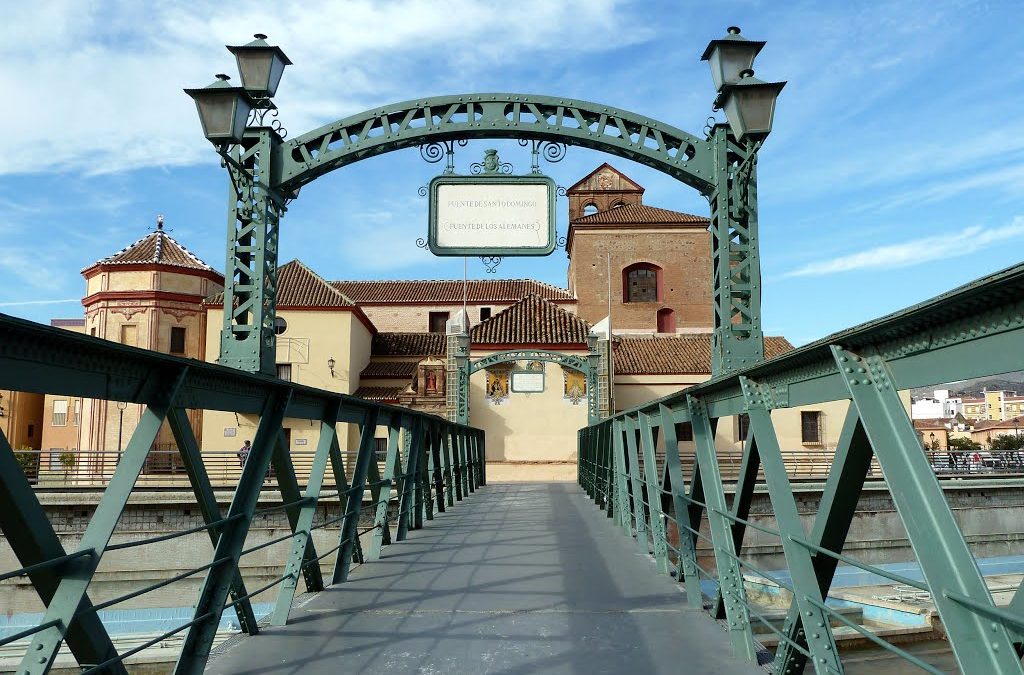 La historia del Puente de Santo Domingo, conocido popularmente como Puente de los Alemanes, que cruza el río Guadalmedina se remonta a 1900, cuando el buque ... Seguir leyendo 👉 malagaturismo.es/post/puente-de… #malagaturismoes #freetourmalaga #malagaturismo #malagaciudadgenial