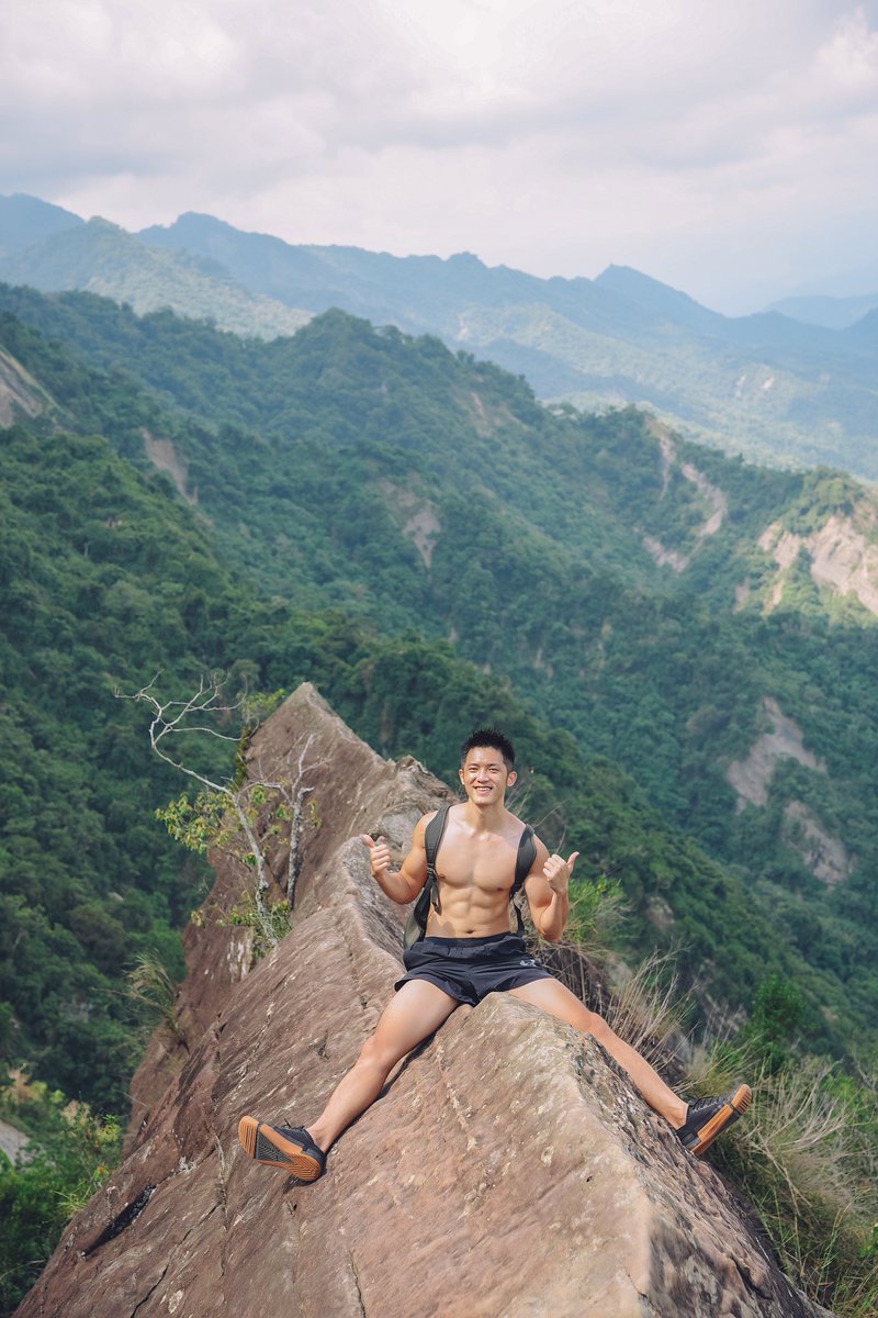 新書《秘密嗑》秘境景點之一 你們知道這裡是哪裡嗎？⛰️😏😏😏 預購連結：zeczec.com/projects/secre…