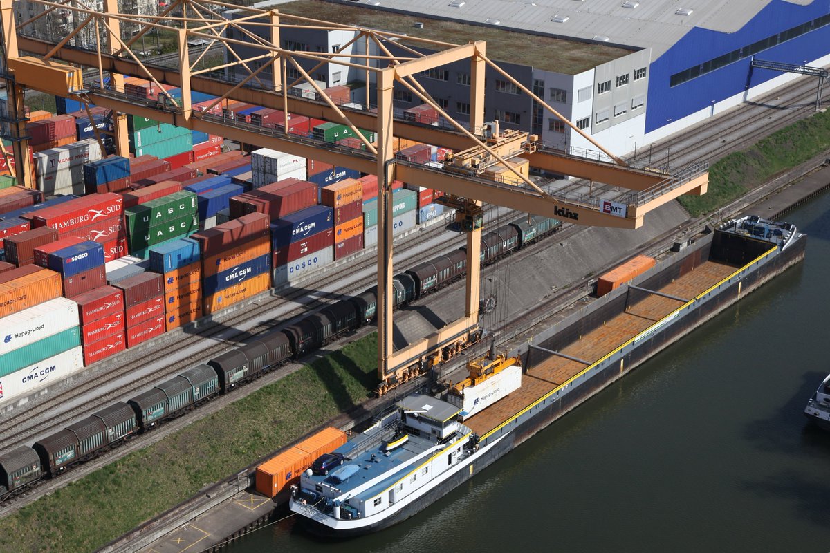 GatewayBasel's tweet photo. Wer möchte einen Einblick in die Containerlogistik in den Basler Häfen erhalten? Zum Tag der Logistik am 18. April lädt die Contargo AG dazu ein. Das GBN ist dabei auch ein Thema. Bitte anmelden!
https://t.co/31IiUdXJ3Y
#gbn #basel https://t.co/oGs7K1G945