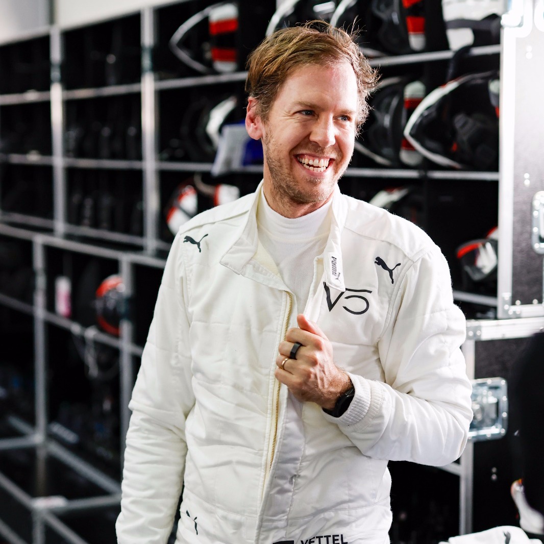 PorscheRaces's tweet image. #Porsche963 - Test drive successfully completed: #F1 World Champion #SebastianVettel has completed a total of 118 laps or 581 kilometres in the #Porsche #Hypercar @AragonMotorLand. His comment with a smile on his face? "That was fun!"

#Raceborn #PorschePenskeMotorsport