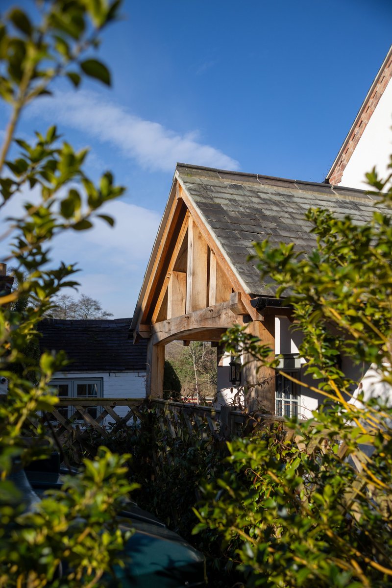 HardwoodsGroup's tweet photo. Throwback to a project in Cheshire 

Our client opted for three oak elements to complete the renovation project on their stunning country home. It’s the perfect way to round off any project, and the client couldn’t be happier with the end result!

https://t.co/x6ifH4XyOs https://t.co/Q9Q7CS7gyx