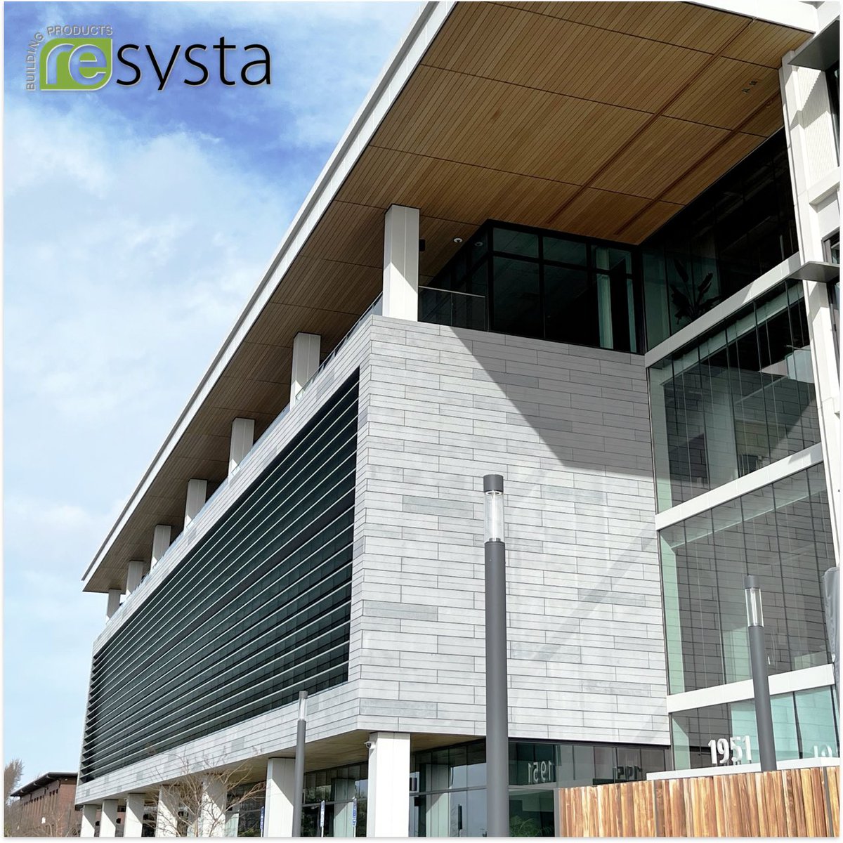 resystaproducts's tweet image. In the world of architecture, modernity speaks through sleek designs, where simplicity and innovation converge to craft buildings that are not just structures, but icons of contemporary brilliance. ✨🫶🌾

#Resysta #deckingMaterial #ResystaBuildingProducts #VersatileMaterial #fyp