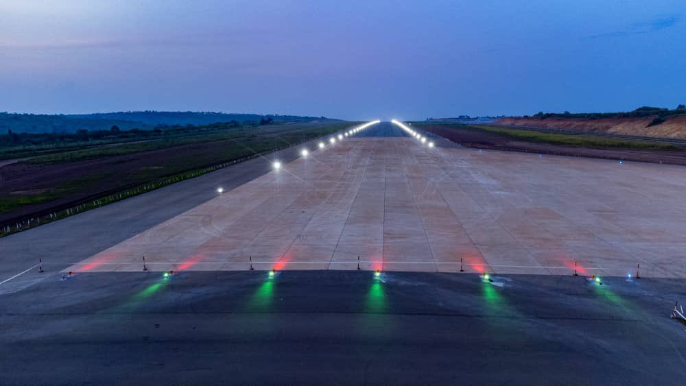 SamsonMKasumba's tweet photo. This is Kabalega international Airport. How do you convince the people in this place who will soon see gigantic planes landing that Uganda is not growing? Some lies are a very hard paper. I know how many things have changed in my 50 years living in Uganda. https://t.co/jmohkeOv4h