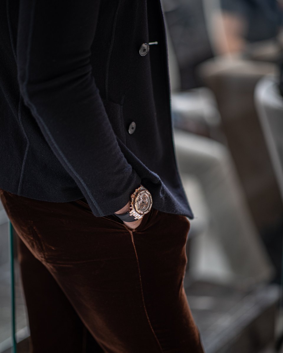 tateforcex's tweet photo. I have over 30 watches, $1 million worth of them, and I still tell the time on my phone. https://t.co/qIUqTAASon