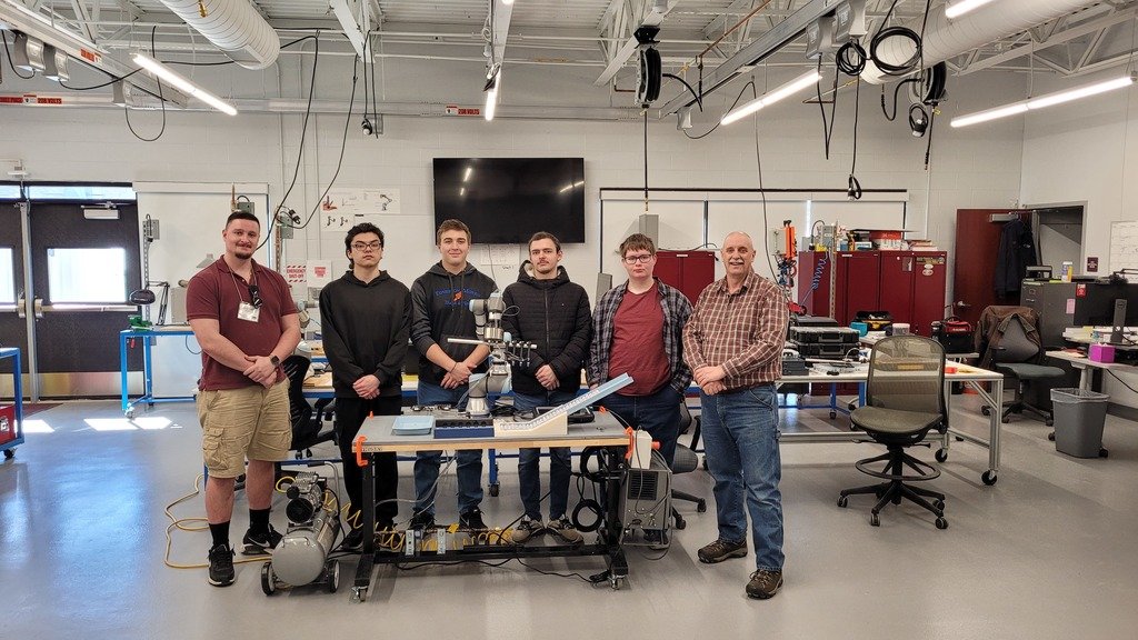 Senior Mechatronics students had a visit from Advisory Member, Luke Anderson, from Bartell Machinery. They discussed their prototype, mechanical systems, automation, robotic controls, and recruitment.