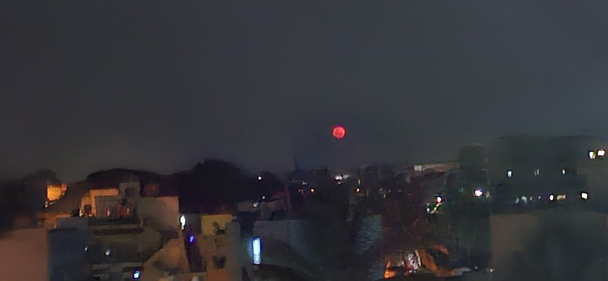 MarsHy24x7's tweet photo. Why is the moon so red today? 
#26032024 https://t.co/5J6qAPQRgn