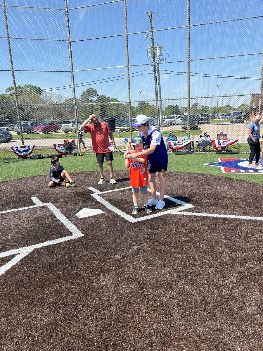 coach_scarter's tweet photo. @PNG_baseball spent Saturday at ASK (Adaptive Sports for Kids) being buddies to several athletes getting a chance to play the game of baseball. Memories made, hearts changed. https://t.co/s658FGLFKF