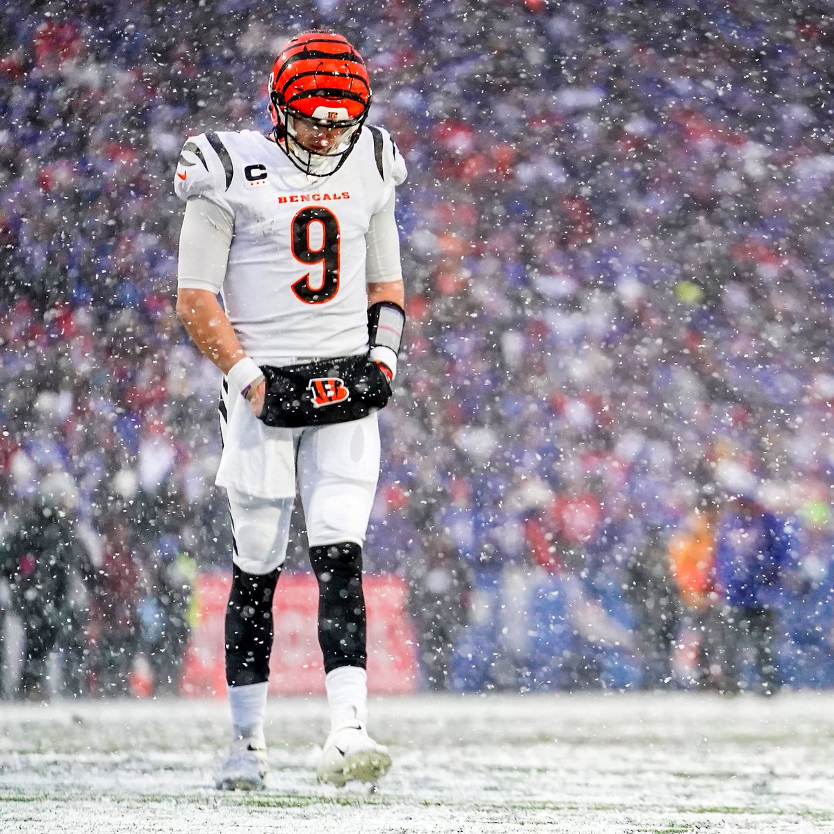 FOS's tweet photo. The NFL is planning to play on Christmas Day again despite it falling on a Wednesday, @andrewlbeaton reports.

The league is going against its previous stance after 2023 Christmas games averaged over 28 million viewers. https://t.co/lctOoQjPBy