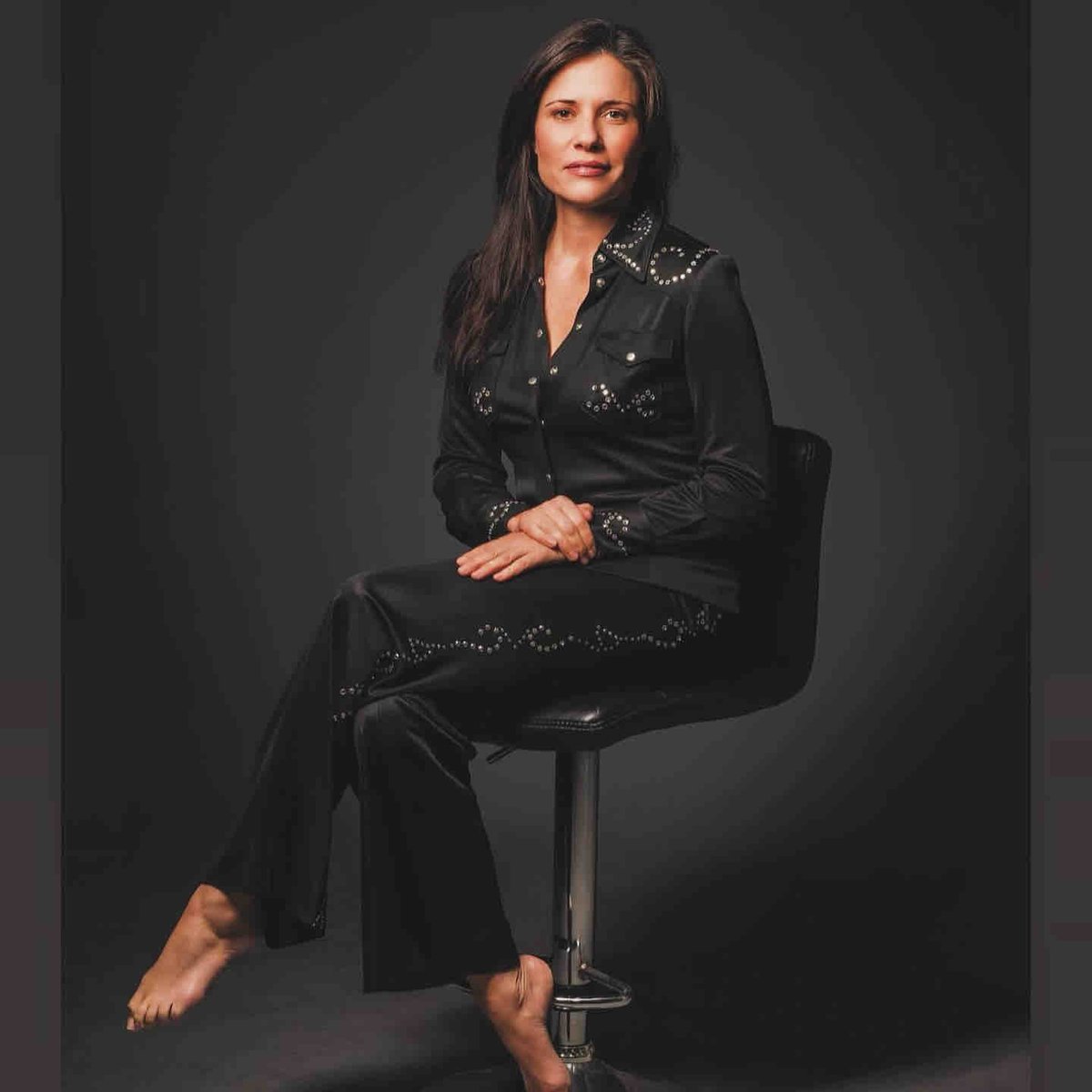 Our Jax Beach location, MOJO Kitchen, BBQ Pit &amp; Blues Bar, is hosting  Shannon McNally Music live on stage April 5 &amp; 6, following the Springing the Blues Festival. Get your tickets today! Find the link on our website: mojobbq.com 🎸🎶🐷🍻