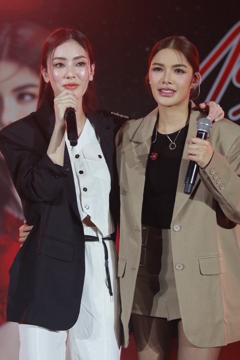 MdSookjai's tweet photo. ปล่อยรูปไปเรื่อยๆ😅
MB X FANMEETING
#FirstmeetMEENBABE
#อุ้มทวีพร https://t.co/DMGq7XAzJ7