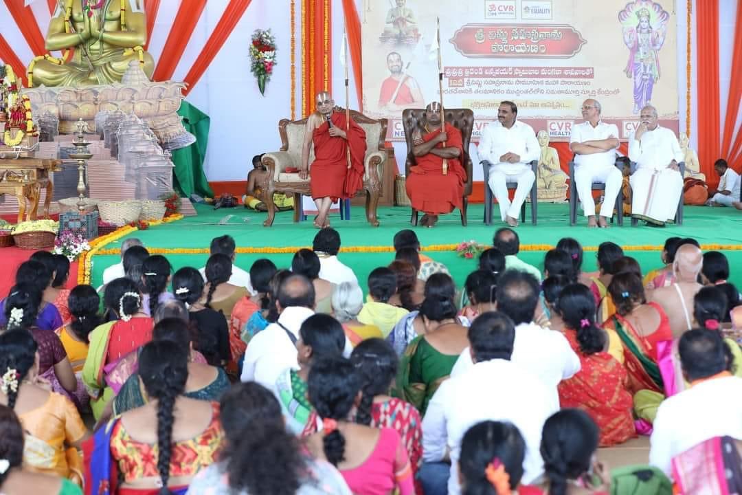 GandhiArekapudi's tweet photo. భారత దేశానికి తలమానికం ముచ్చింతల్ లోని సమతా మూర్తిస్ఫూర్తి కేంద్రం లో శ్రీ శ్రీ త్రిదండిచిన్నజీయర్ స్వామి వారి మంగళా శాసనాలతో12వ శ్రీ విష్ణు సహస్రనామ సామూహిక మహా పారాయణం కార్యక్రమంలో CVR ఛానెల్ చైర్మన్ శ్రీ చలసాని వేంకటేశ్వర్ రావు గారు, ఖమ్మం కమ్మ మహాజన సంఘం అధ్యక్షుడు శ్రీ ఎర్నేని రామారావు గార్ల తో కలిసి పాల్గొనడం జరిగింది.