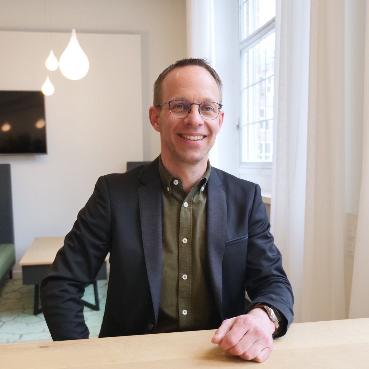 Secretariswissel! Per 1 maart 2024 is Paulus Woets gestart als secretaris van de Economic Board Zeeland. Hij volgt in die functie Piet Goossen op, die aan de slag gaat met een nieuwe opdracht bij de Provincie Zeeland.  

➡️Maak kennis met Paulus: economicboardzeeland.nl/economic-board…
