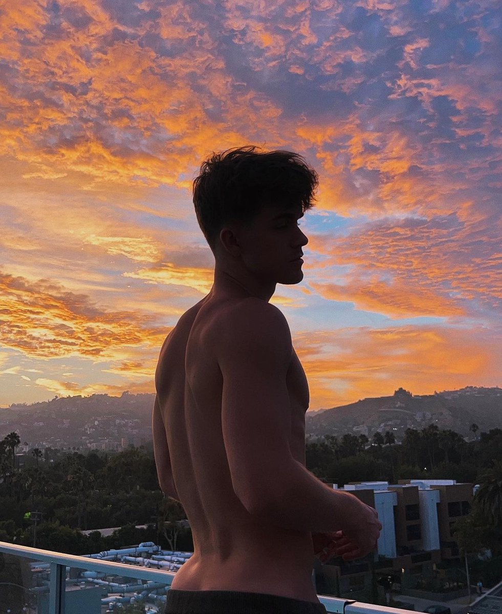 SXVAGESUCKER's tweet image. ︎ ⠀︎
︎
     
︎     ———       S U N S E T . 
                                      
⠀︎
︎ ⠀︎
︎
         
⠀︎