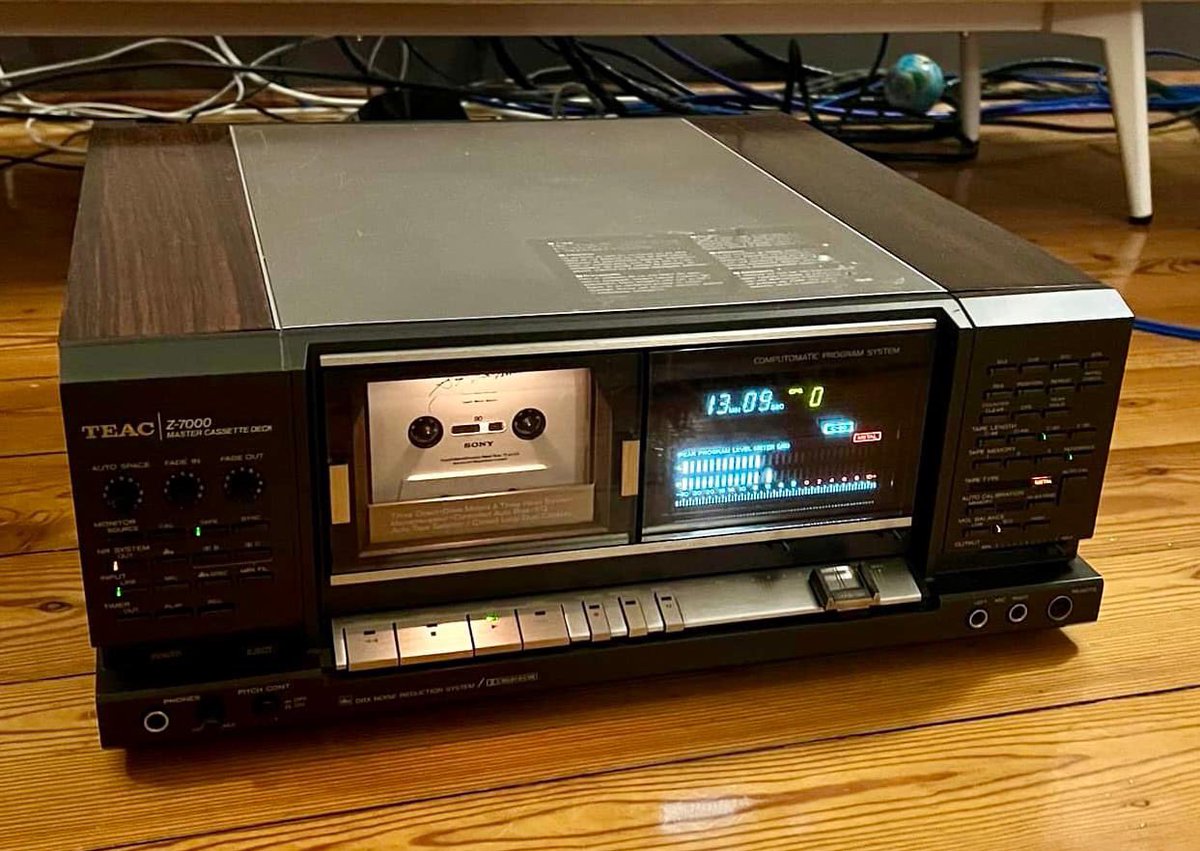 TEAC Z-7000 Master Cassette Deck (Vintage 1982-86) 
#teac #cassettedeck #vintage #hificlass