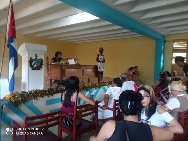 Intercambio con estudiantes y familias de 12mo grado. Etapa intensiva de la Estrategia de Ingreso a la Educación Superior. Comprometidos a dar respuesta con resultados en los exámenes de ingreso. <a href="/IpuEmma/">IPU Emma Rosa Chuig</a>   aspira a elevar sus resultados. <a href="/dme_mella/">dge mella</a> <a href="/Gob_StgoDeCuba/">Gobierno Provincial de Santiago de Cuba</a>