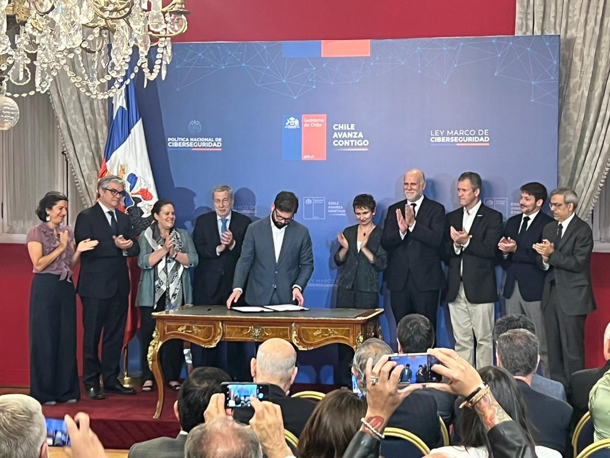Hoy se promulgó la ley marco de ciberseguridad 🇨🇱, la cual tiene como objetivo principal establecer un modelo de gobernanza basado en la gestión de riesgos y la implementación de estándares de seguridad digital para instituciones públicas y privadas.

👉🏻 blog.nivel4.com/noticias/se-pr…