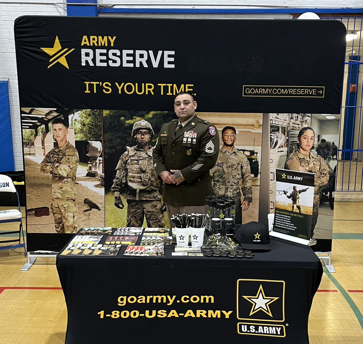 sfc_andrew's tweet image. Career fair @eastjefferson55 come out and speak with us about career opportunities. #armyreserve #parttimeservice #careeropportunities #beallyoucanbe