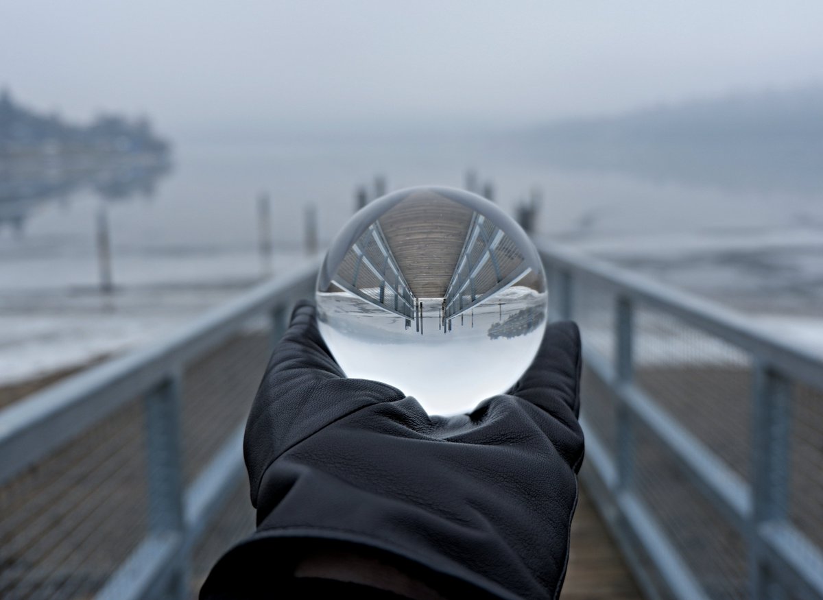 inkubatorr2's tweet photo. #cz #czechrepublic #ruka #hand #rukavice #glove #brno #koule #ball #lensball #lensballphoto #lensballphotography #lens #mirroring #crystal #crystalball #cristalovakoule #cristal #fujifilm https://t.co/VuM7OSYGM0