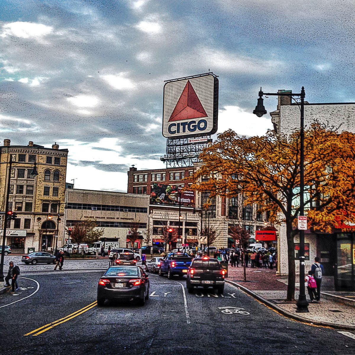 paulsportrait's tweet image. the #citgo sign in #KenmoreSquare #Boston