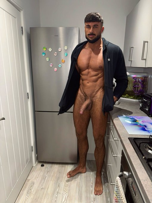 Who wants to be dominated?😈 https://t.co/eJKicdJ1lg