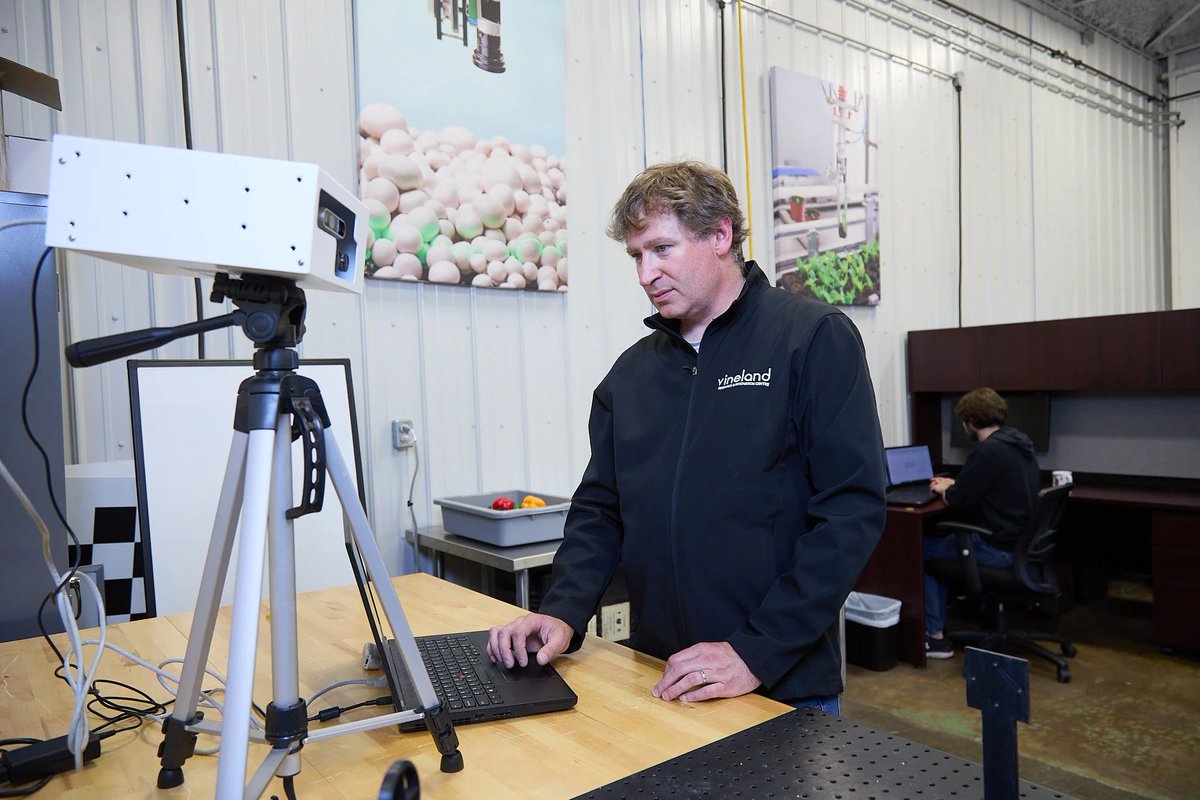 What doe's #AI have to do with #horticulture? Plenty. Vineland's Brian Lynch was featured in the @LandscapeTrades MAR 2024 discussing how #artificialintelligence solutions are being developed for horticulture such as field operations. Read more ➡️ vinelandresearch.com/media-centre