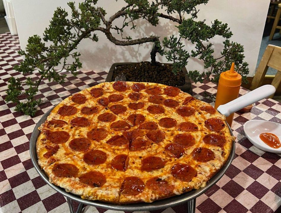 'Step aside New York and Chicago: Biloxi, Mississippi, has a secret pizza ingredient that’s ready for the spotlight' - Garden & Gun Magazine We may be biased, but we agree!😋 Read all about it, here: bit.ly/4cIjByq #CoastalMississippi #PlayCoastal