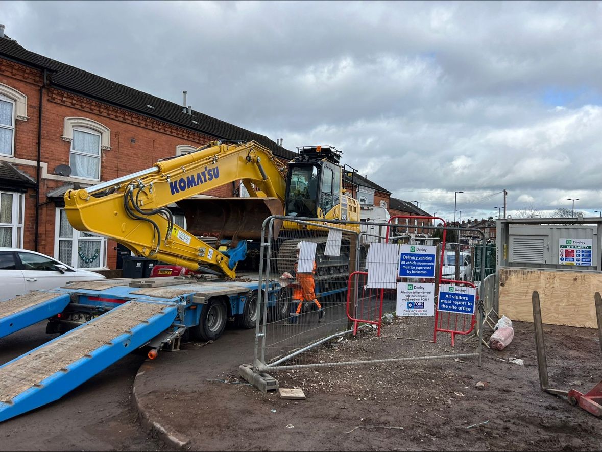 Some big boy toys to play with have been delivered to our #Birmingham project. We're now on site alongside the #pilers for a few weeks. Looking forward to seeing this job progress in some tight city conditions. mtmidlands.co.uk #repeatwork #valuedclient #birminghamcity