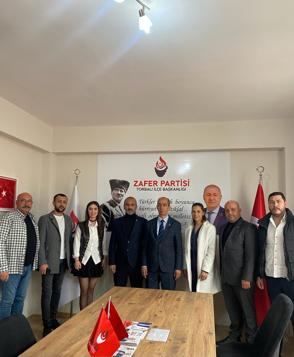 ErdalDurmaz_35's tweet photo. Torbalı İlçe Başkanlığımız da secim çalışmaları ile ilgili bir toplantı gerçekleştirdik. Misafirperverlikleri için kendilerine teşekkür ediyoruz.
@umitozdag 
@zafertorbali 
@erhanertan35 
@emine_gocay https://t.co/CXjsmuqFQ1