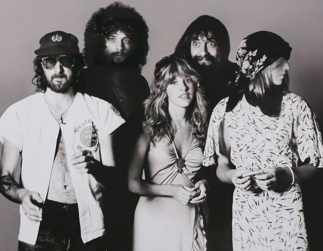 Et si vous en appreniez plus sur @fleetwoodmac ?✨ Pop-Rock Collection, c'est dès maintenant sur #RTL2 en compagnie de @Carole_RTL2 ! 🎸